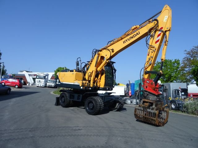 R 180 W- 9A  Mit Sortiergreifer