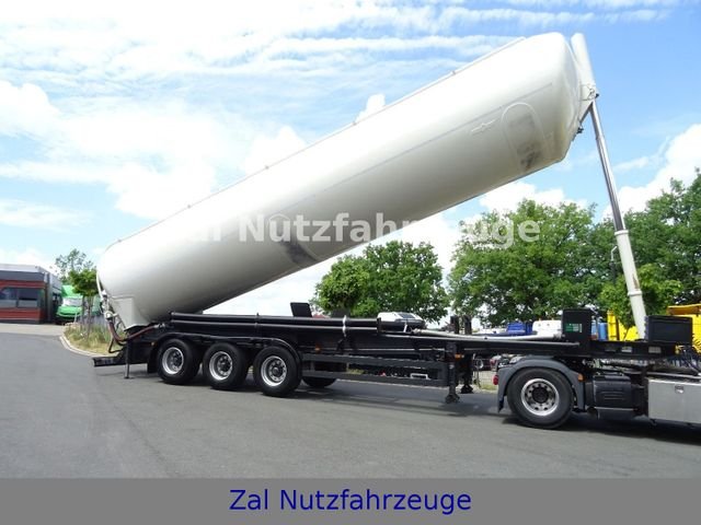 Silo  SK 2460 ZIAL mit  Kipphydraulik